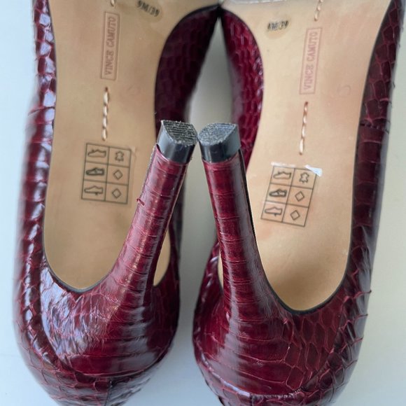 Vince Camuto Heels Pointy Toe Pumps Heels With Snake Print Plum Redish EUC - Picture 8 of 16